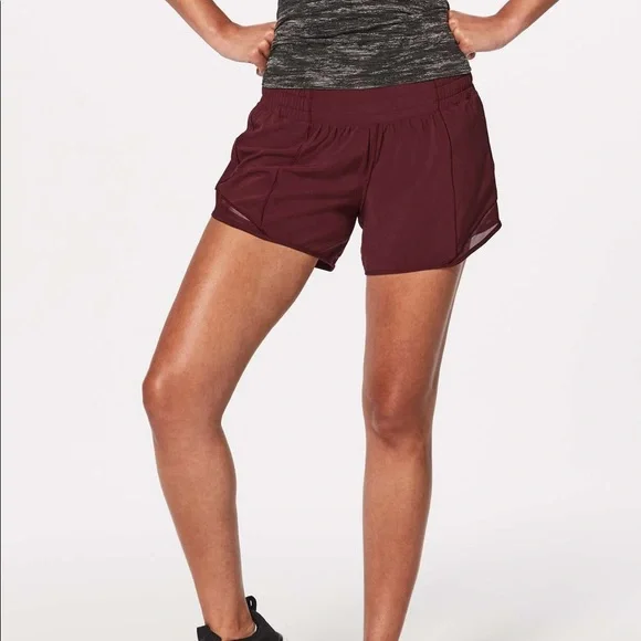 Lululemon hotty hot short II size 4 tall - Picture 2 of 6